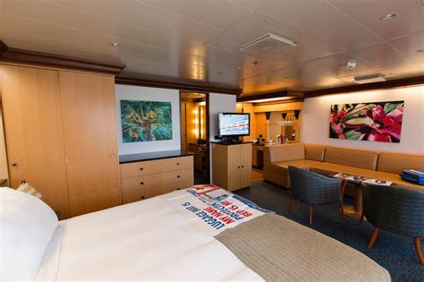 Interior suite for a family of 4 on the carnival magic